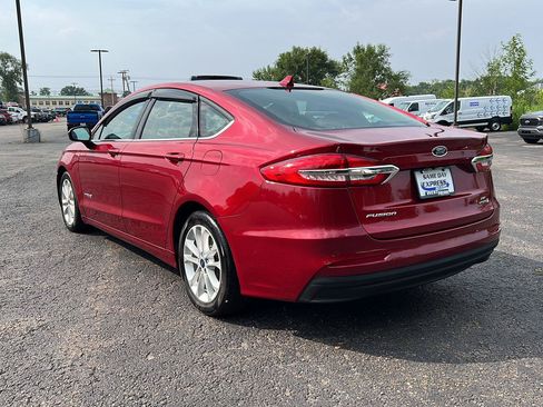 Used 2019 Ford Fusion SE FWD image 3