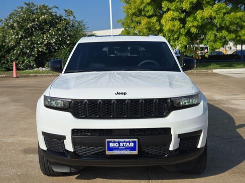 Used 2025 Jeep Grand Cherokee L Altitude RWD image 10
