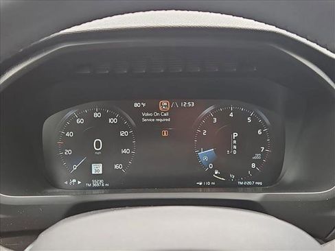 Used 2017 Volvo XC90 T6 Momentum w/ Vision Package image 11