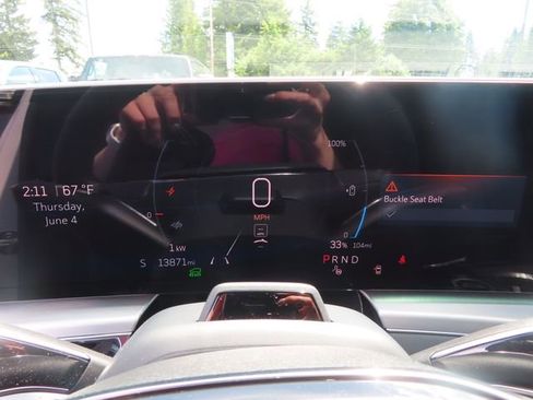 Used 2025 Cadillac Lyriq Luxury RWD image 21