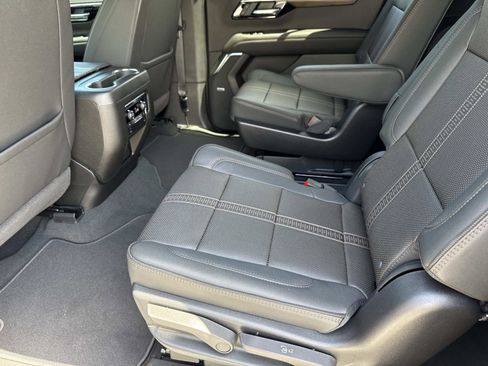 New 2026 Chevrolet Suburban High Country w/ Sun And Tow Package AWD/4WD image 10