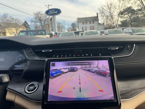 Used 2023 Jeep Grand Cherokee Limited image 28