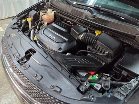 Used 2018 Chrysler Pacifica Touring Plus w/ Tire & Wheel Group image 8