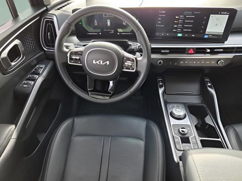 Used 2025 Kia Sorento EX image 9