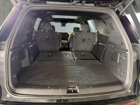 Used 2025 Chevrolet Traverse RS w/ LPO, Floor Liner Package FWD image 23
