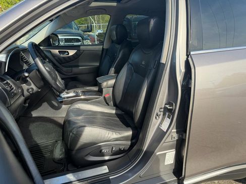 Used 2010 INFINITI FX35 AWD w/ Navigation Pkg image 11