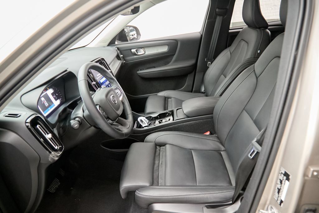 Certified 2024 Volvo XC40 B5 Plus w/ Protection Package Premier AWD/4WD image 14