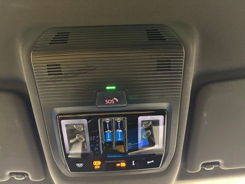 Used 2024 Volkswagen Atlas Cross Sport SE image 29