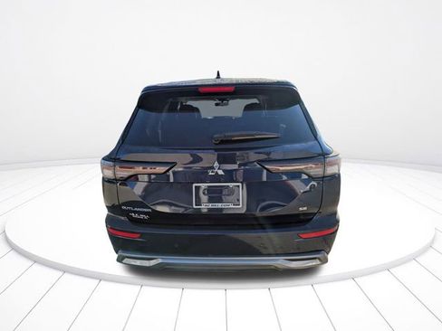 New 2025 Mitsubishi Outlander SE image 5