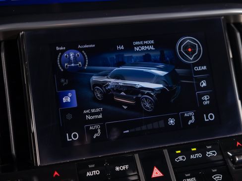 Used 2025 Lexus LX 600 4WD w/ Appearance Package image 30