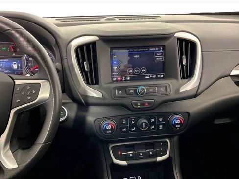 Used 2024 GMC Terrain SLE w/ Driver Convenience Package image 9
