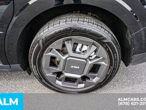 Used 2025 Kia Carnival EX image 17