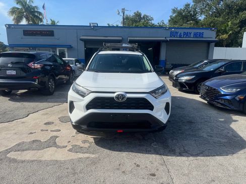 Used 2019 Toyota RAV4 LE image 5