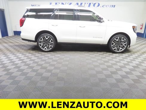 Used 2025 Ford Expedition Platinum w/ Platinum Ultimate Package AWD/4WD image 2