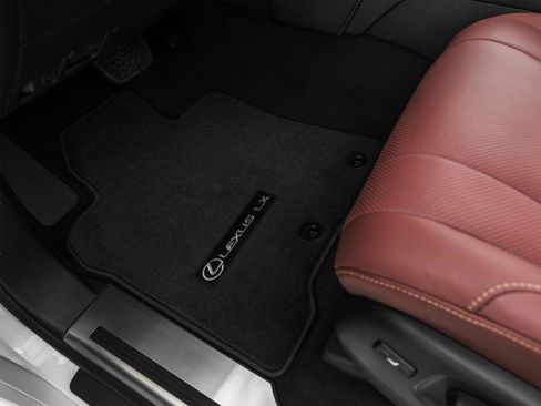 Used 2021 Lexus LX 570 4WD w/ Luxury Package image 46