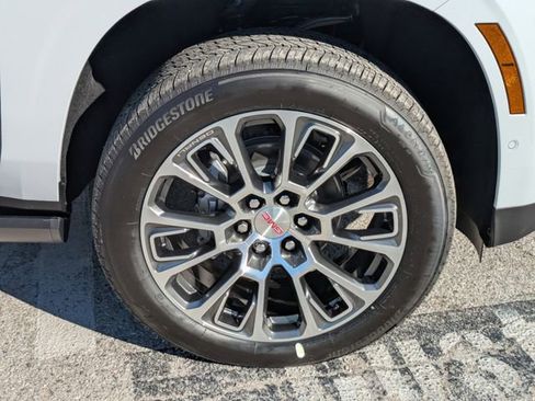 New 2026 GMC Yukon XL Denali w/ Sun & Power Step Package AWD/4WD image 10