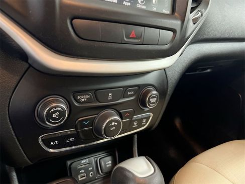 Used 2015 Jeep Cherokee Latitude w/ Cold Weather Group image 14