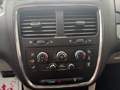 Used 2019 Dodge Grand Caravan SE FWD image 23
