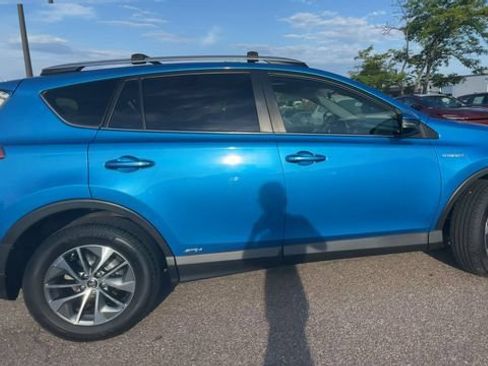 Certified 2018 Toyota RAV4 XLE AWD/4WD image 9