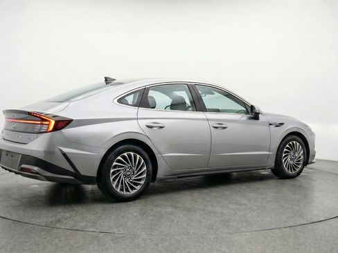 Used 2025 Hyundai Sonata SEL FWD image 9