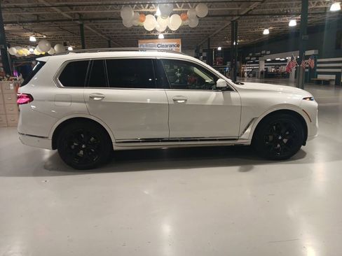 Used 2024 BMW X7 xDrive40i w/ Premium Package AWD/4WD image 5