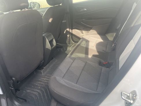 Used 2025 Chevrolet Trax LS w/ LS Convenience Package image 6