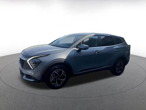 Used 2025 Kia Sportage LX image 7