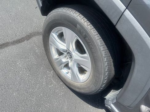 Used 2020 Toyota RAV4 XLE w/ Convenience Package AWD/4WD image 17