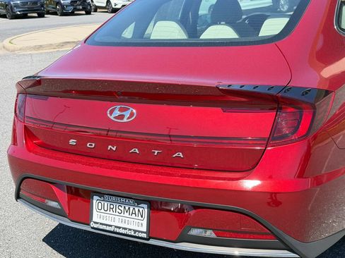 Used 2023 Hyundai Sonata SE w/ Cargo Package FWD image 11