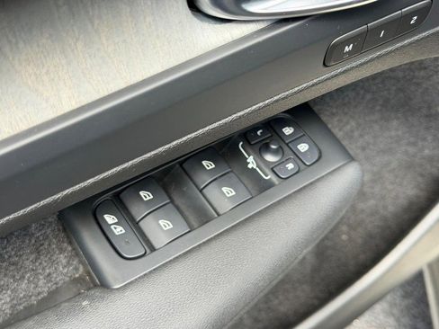 Certified 2025 Volvo XC40 B5 Ultra AWD/4WD image 16