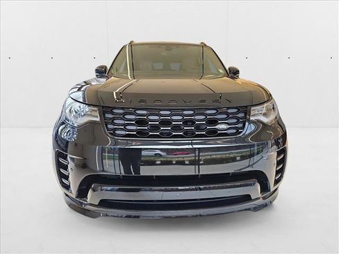 New 2025 Land Rover Discovery Dynamic SE image 2