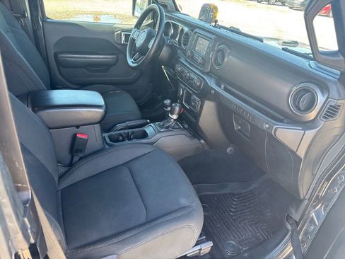 Used 2021 Jeep Wrangler Sport AWD/4WD image 30