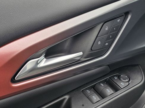 Used 2025 Chevrolet Equinox EV RS image 25