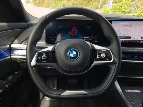 Used 2024 BMW i7 eDrive50 image 18