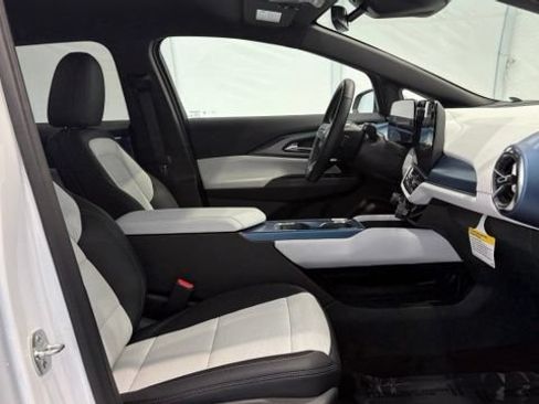 New 2025 Chevrolet Equinox EV LT FWD image 23