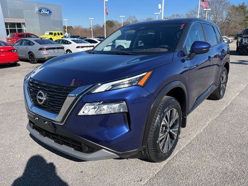 Used 2023 Nissan Rogue SV image 1