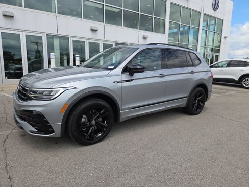 Certified 2023 Volkswagen Tiguan SE R-Line FWD image 13
