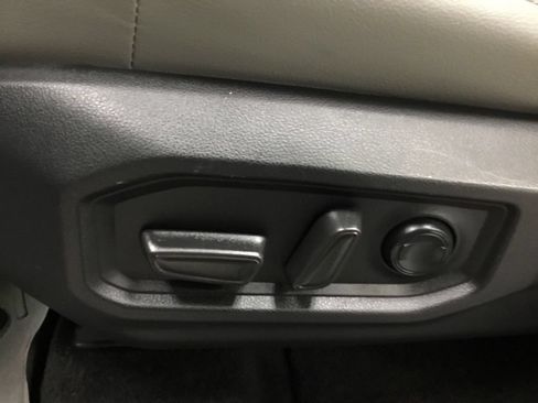Used 2024 Toyota Tundra Limited w/ Power Package AWD/4WD image 9