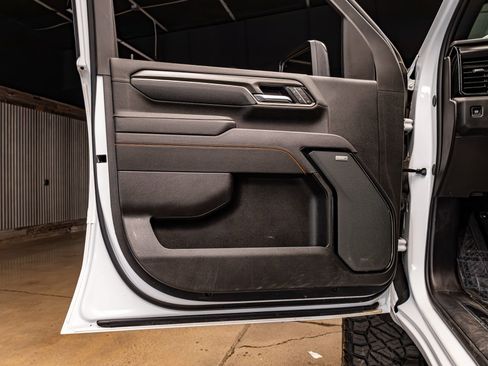 Used 2025 GMC Sierra 2500 AT4 image 32