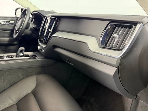 Used 2025 Volvo XC60 B5 Plus image 16