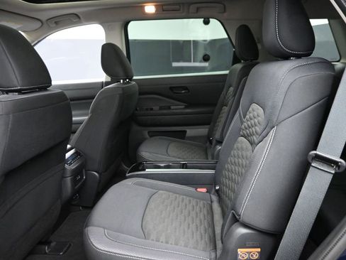 Used 2024 Nissan Pathfinder SV w/ SV Premium Package image 13