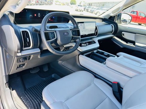 Used 2025 Ford Expedition Active AWD/4WD image 17