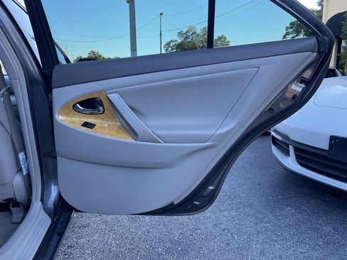 Used 2007 Toyota Camry XLE FWD image 34