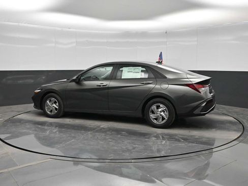 New 2026 Hyundai Elantra SE FWD image 5