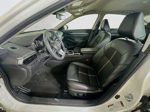 Used 2024 Nissan Altima 2.5 SR FWD image 13