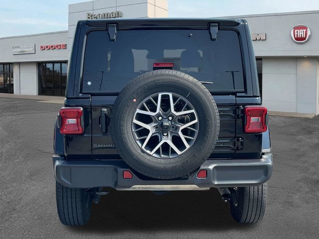Used 2025 Jeep Wrangler Unlimited Sahara AWD/4WD image 6