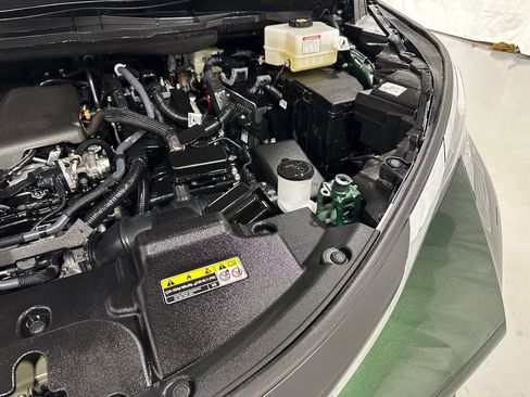 Used 2025 Toyota Sienna XLE image 74