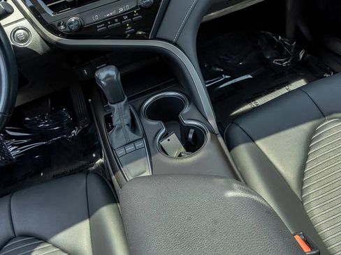 Used 2022 Toyota Camry SE w/ Convenience Package FWD image 16