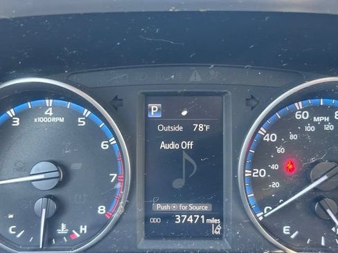 Used 2017 Toyota RAV4 XLE AWD/4WD image 13