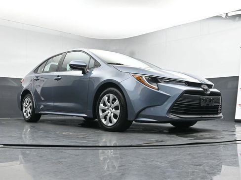Used 2023 Toyota Corolla LE image 32